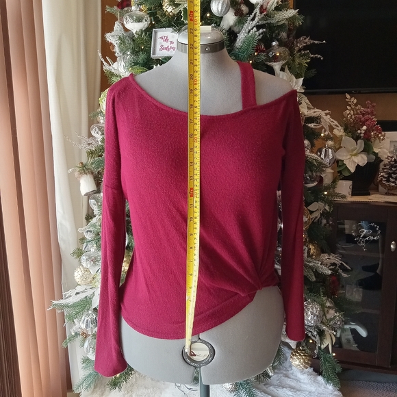 Mm Mm Mm cold shoulder top - Picture 4 of 11